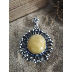 Wisior z bursztynem i...