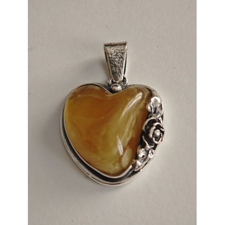 Unikatowy wisior z różyczką i naturalnym bursztynem. Oprawiony w srebro próby 925.