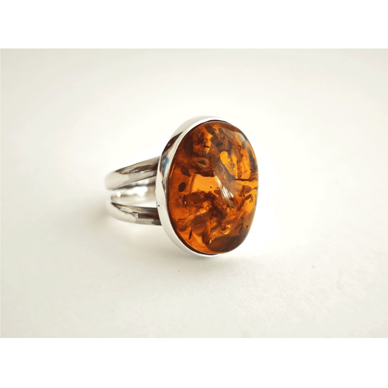 Pierścionek z  bursztynem koniakowym