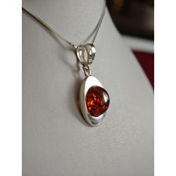 Wisiorek srebrny z bursztynem