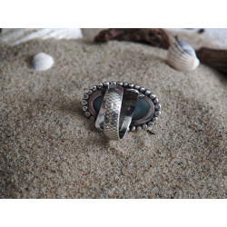 Unikatowy pierścionek z larimalem