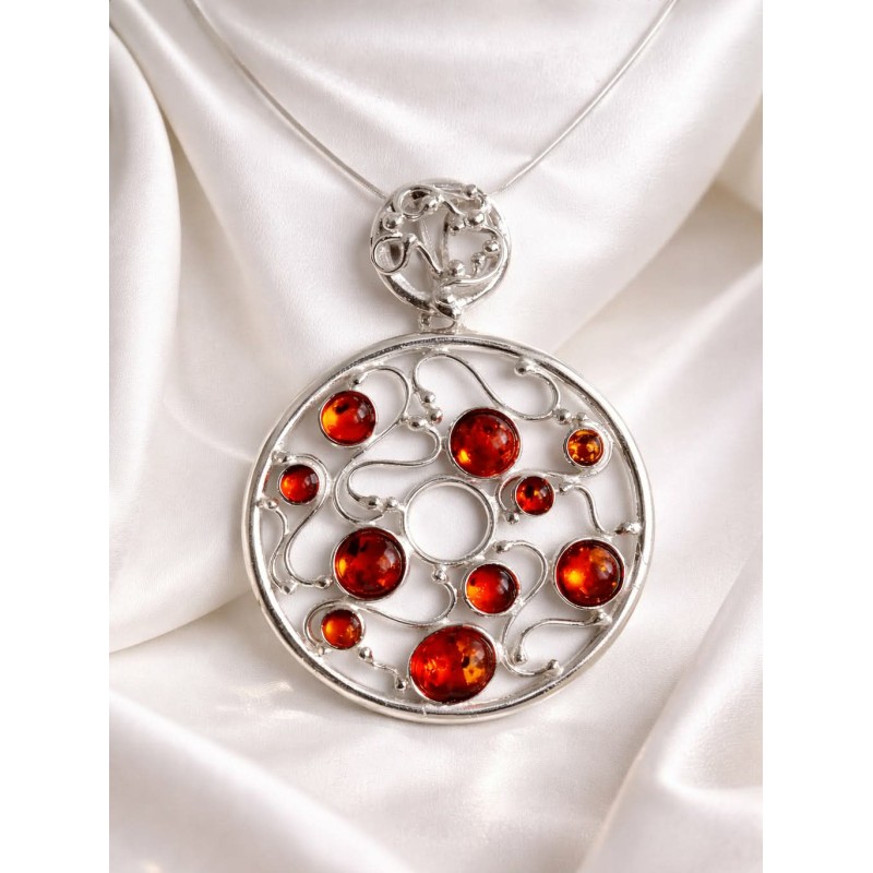 Okrągły ażurowy wisior