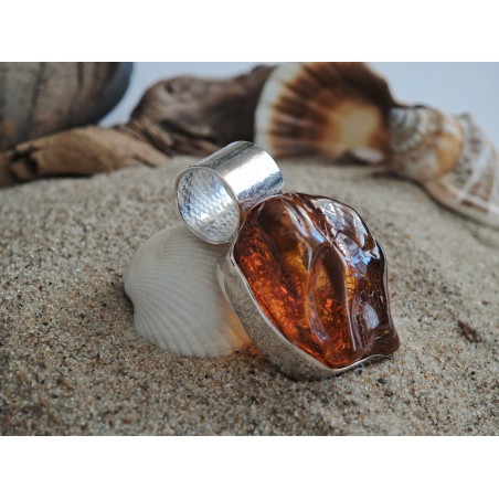 Unikatowy wisior z naturalnym bursztynem samorodkiem