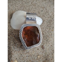 Unikatowy wisior z naturalnym bursztynem samorodkiem