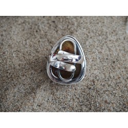 Pierścionek z bursztynem bałtyckim