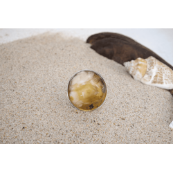 Pierscionek z przepięknym bursztynem bałtyckim