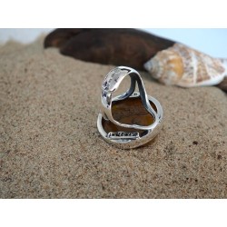 Pierscionek z przepięknym bursztynem bałtyckim