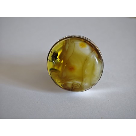 Pierscionek z przepięknym bursztynem bałtyckim