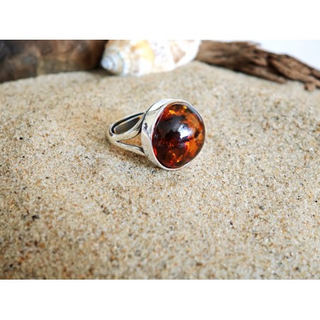 Pierścionek z  bursztynem bałtyckim w kolorze koniaku