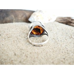 Pierścionek z  bursztynem bałtyckim w kolorze koniaku