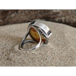 Coin ring with exceptional honey-white amber | AmberWave