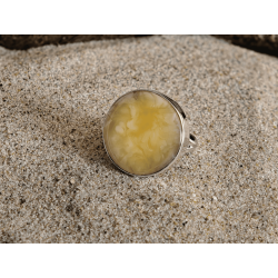 Coin ring with exceptional honey-white amber | AmberWave