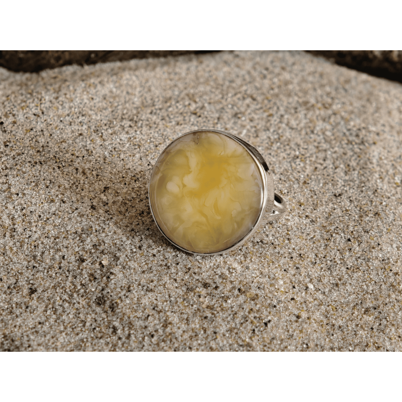 Coin ring with exceptional honey-white amber | AmberWave