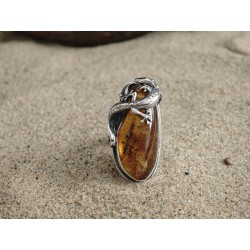 Unique ring with Baltic amber and lizard | AmberWave